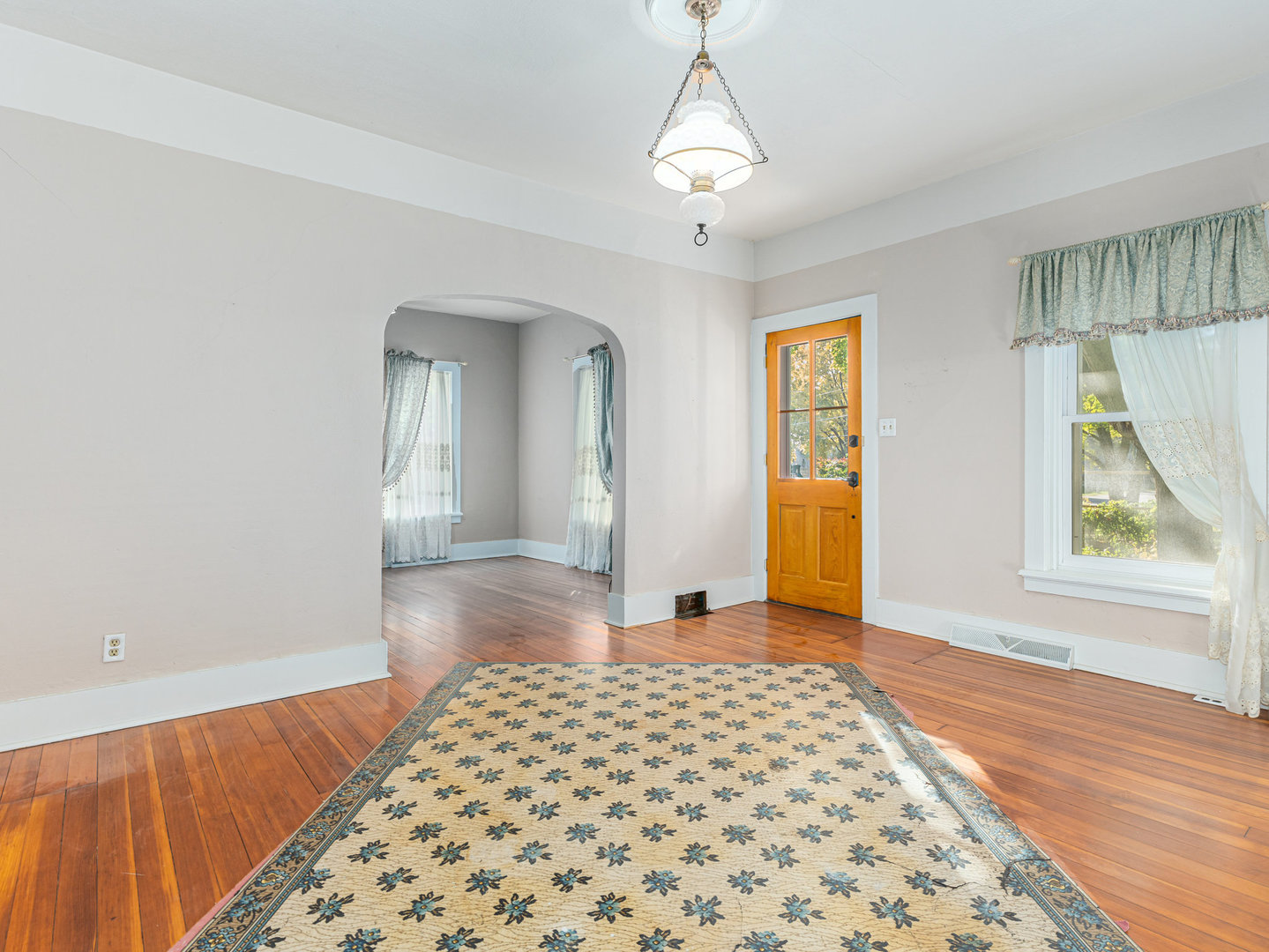 208 N Babcock St Property Photo 17