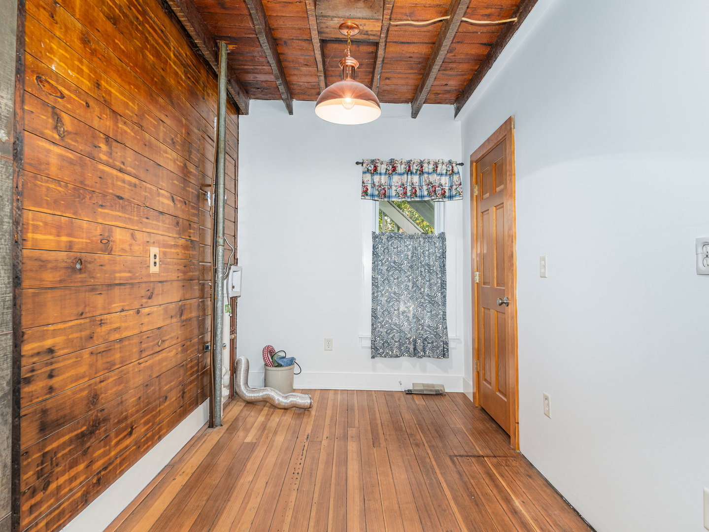 208 N Babcock St Property Photo 23
