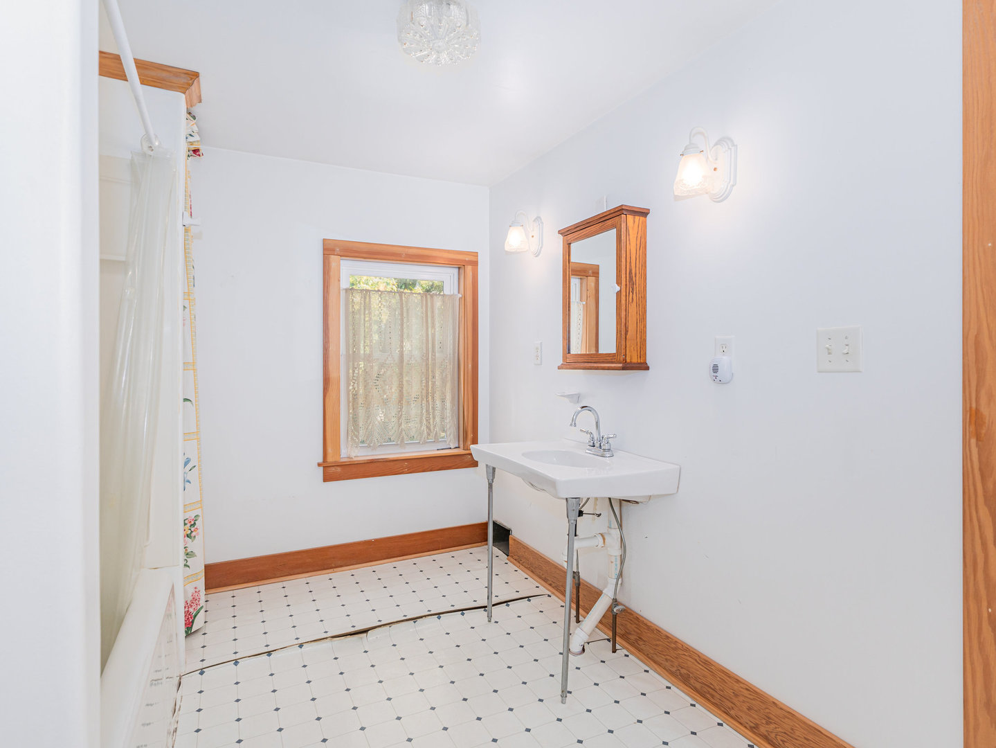208 N Babcock St Property Photo 34