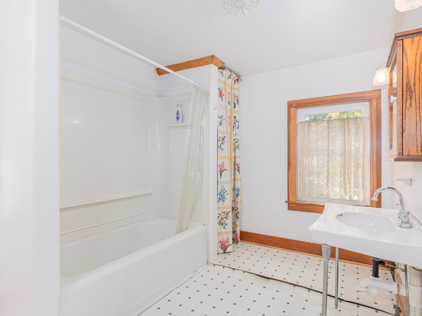 208 N Babcock St Property Photo 35