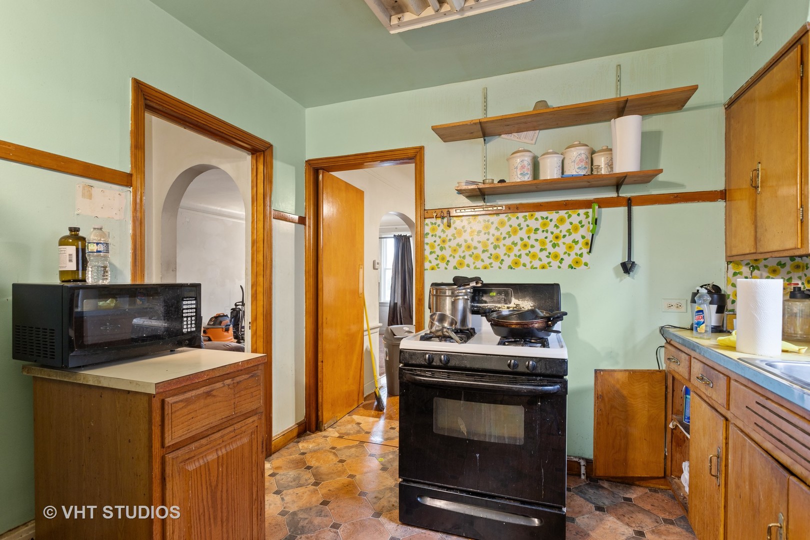 10238 S Vernon Avenue Property Photo 5
