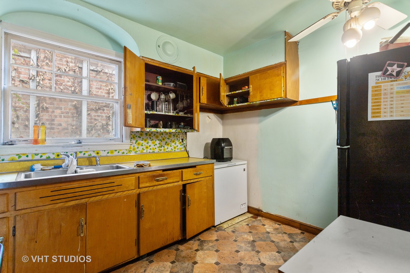 10238 S Vernon Avenue Property Photo 6