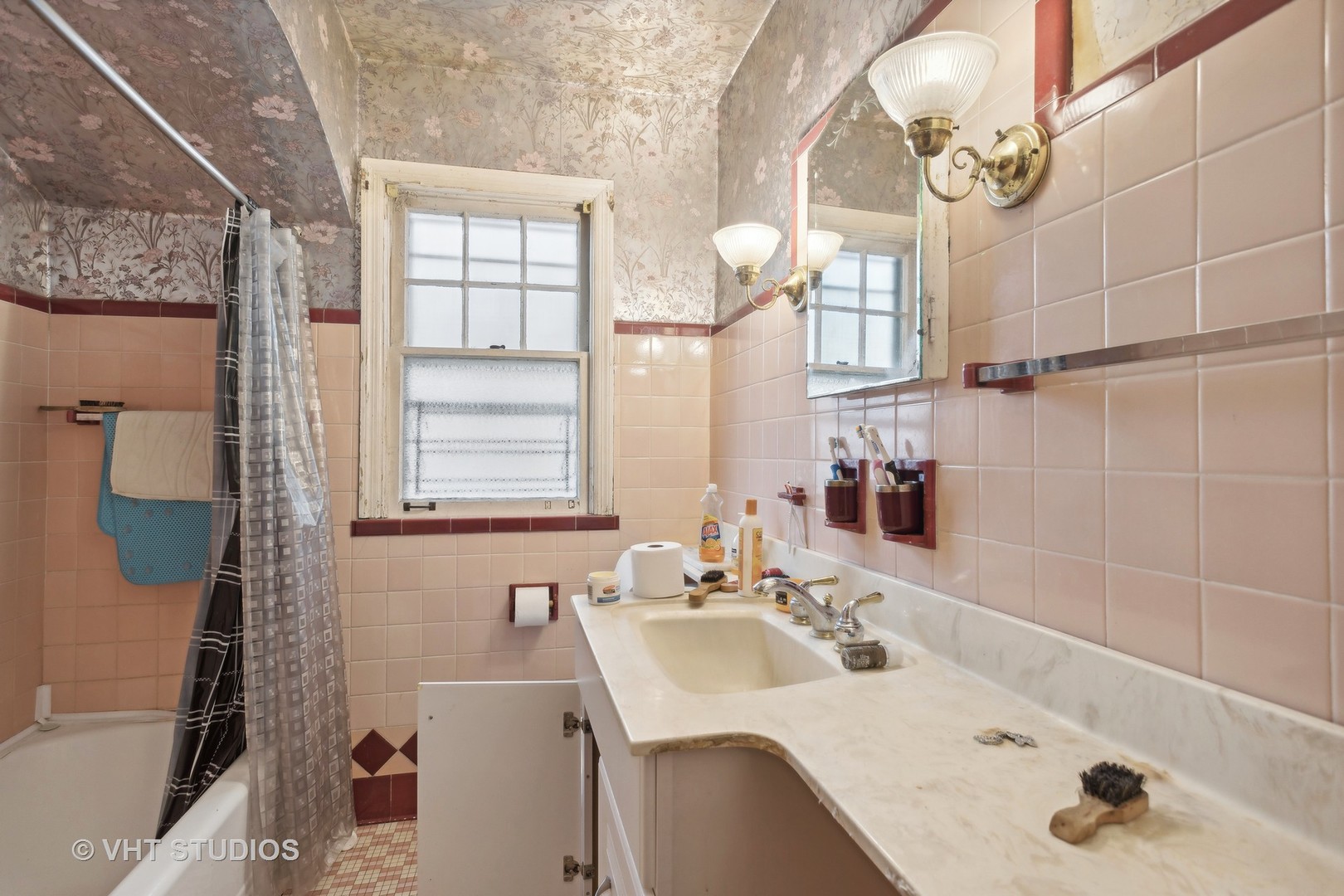 10238 S Vernon Avenue Property Photo 11