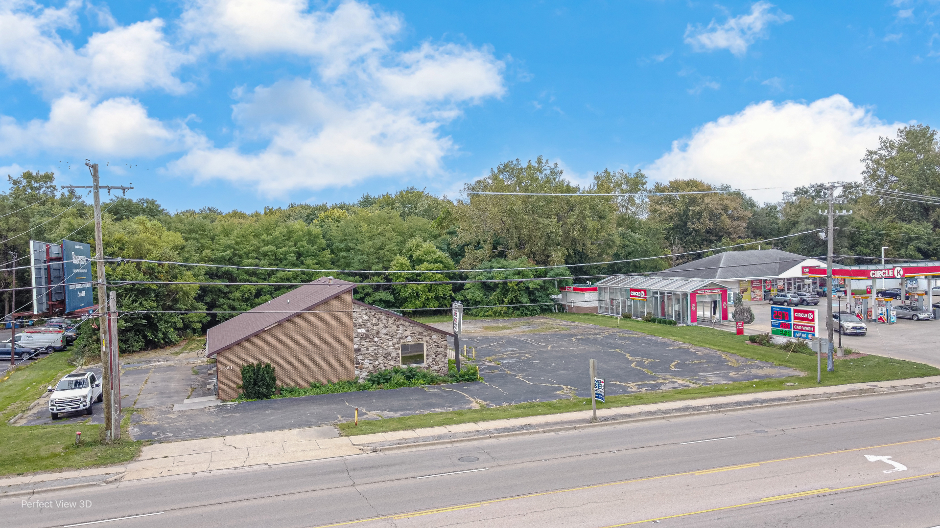 1561 N Division Street Property Photo 4