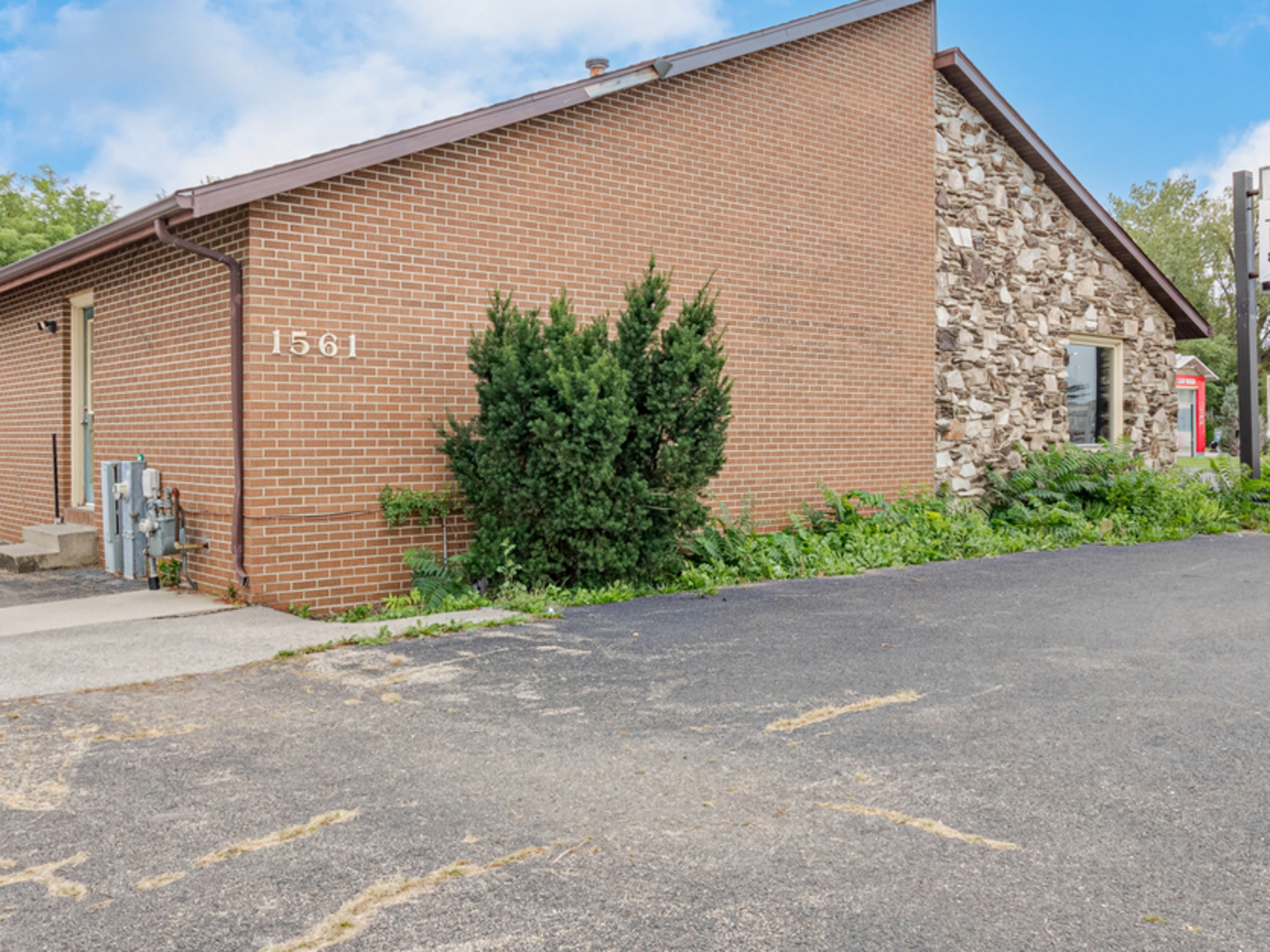1561 N Division Street Property Photo 7