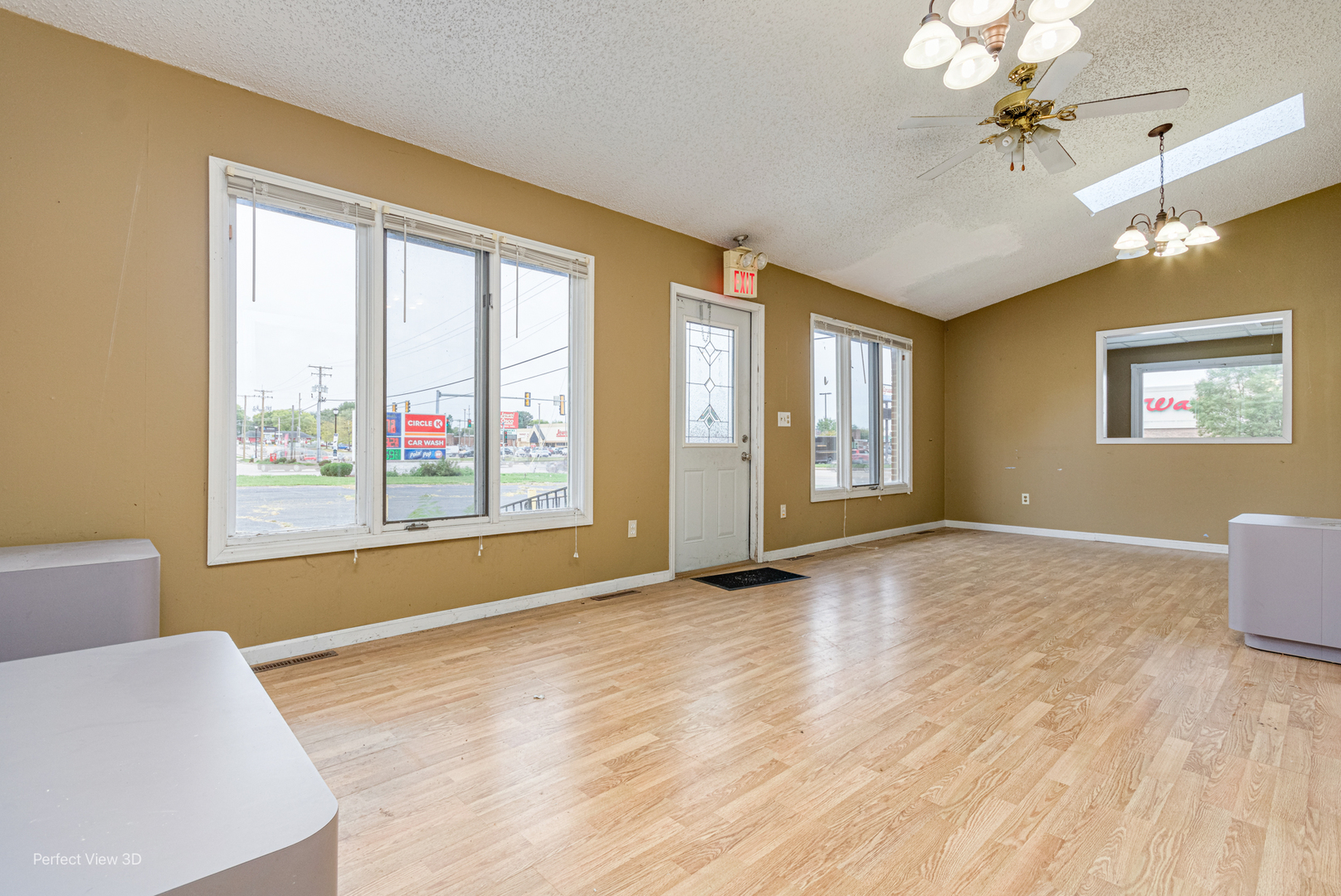 1561 N Division Street Property Photo 10