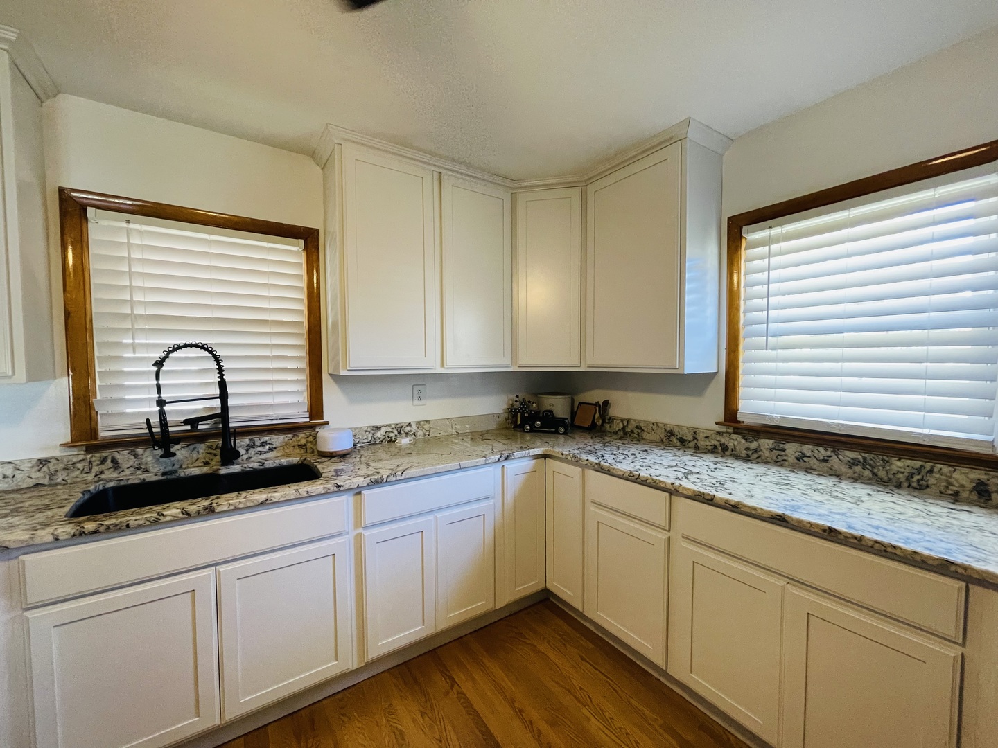 1301 Charles Street Property Photo 4