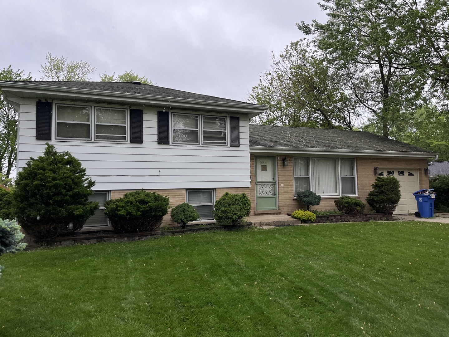1602 W Willow Lane Property Photo 3