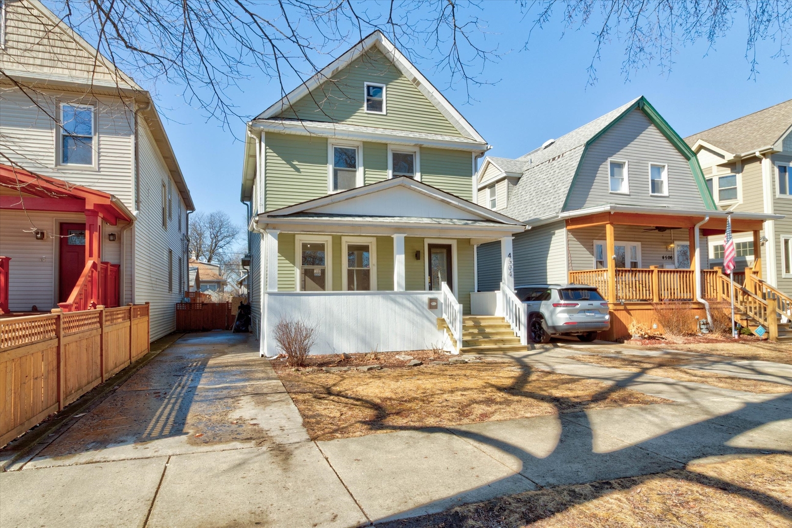 4504 N Kenton Avenue Property Photo