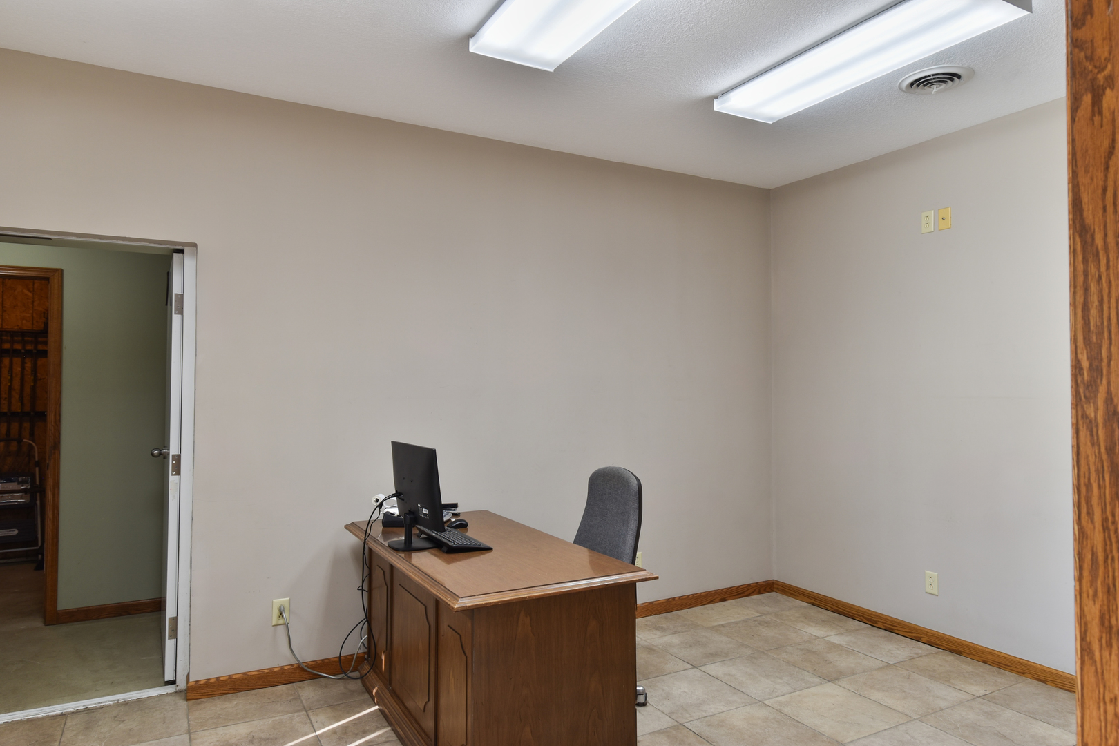 1311 N Division St Property Photo 24