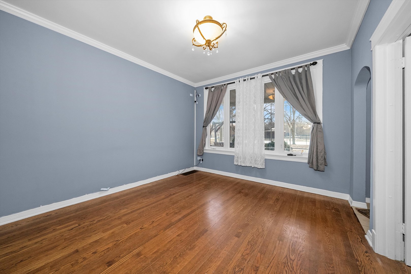 10445 S Bensley Avenue Property Photo 10