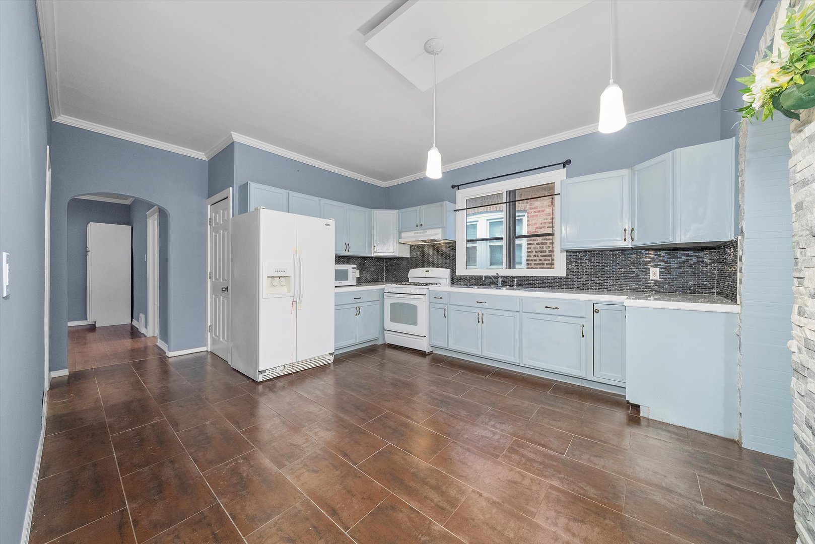 10445 S Bensley Avenue Property Photo 14
