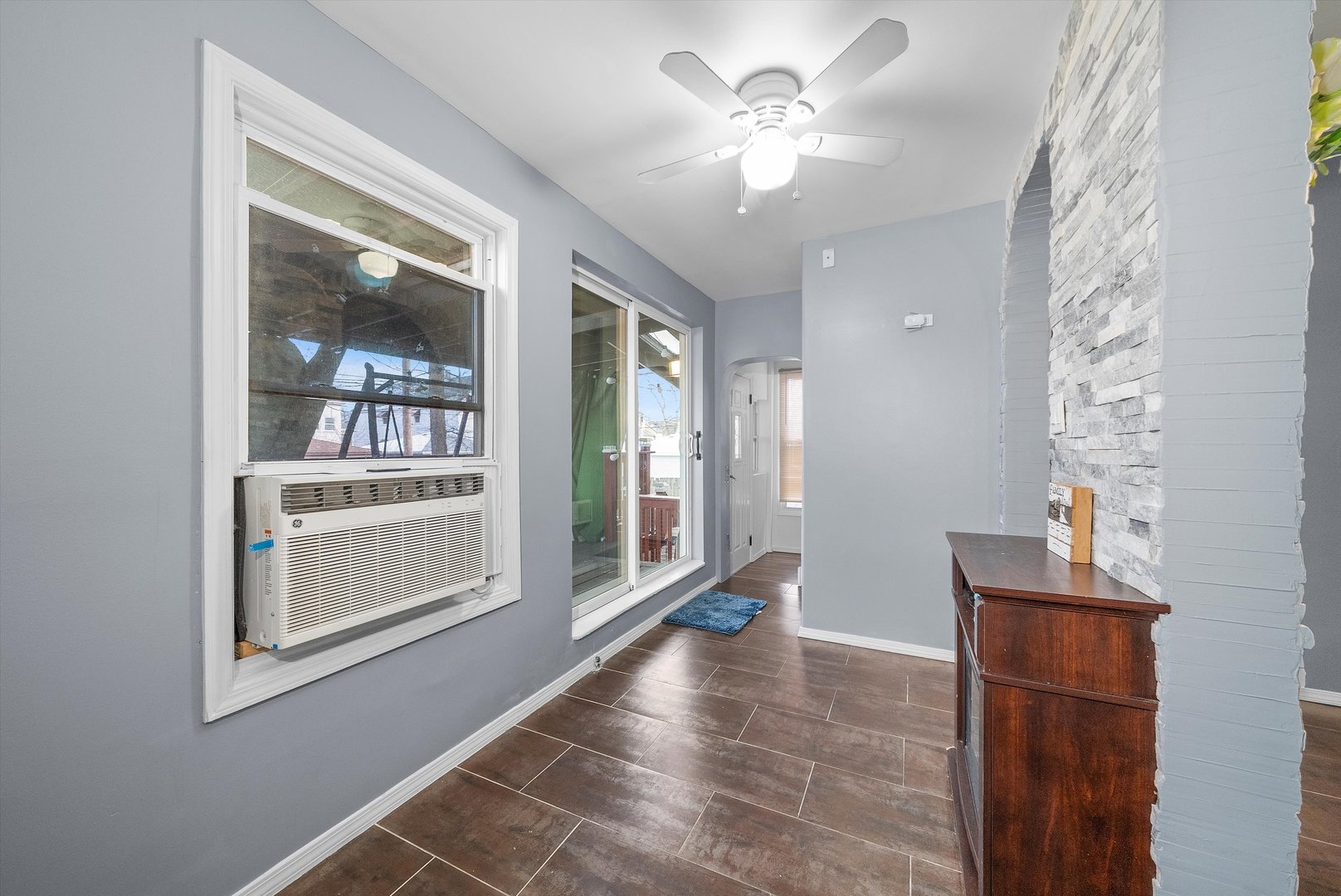 10445 S Bensley Avenue Property Photo 16