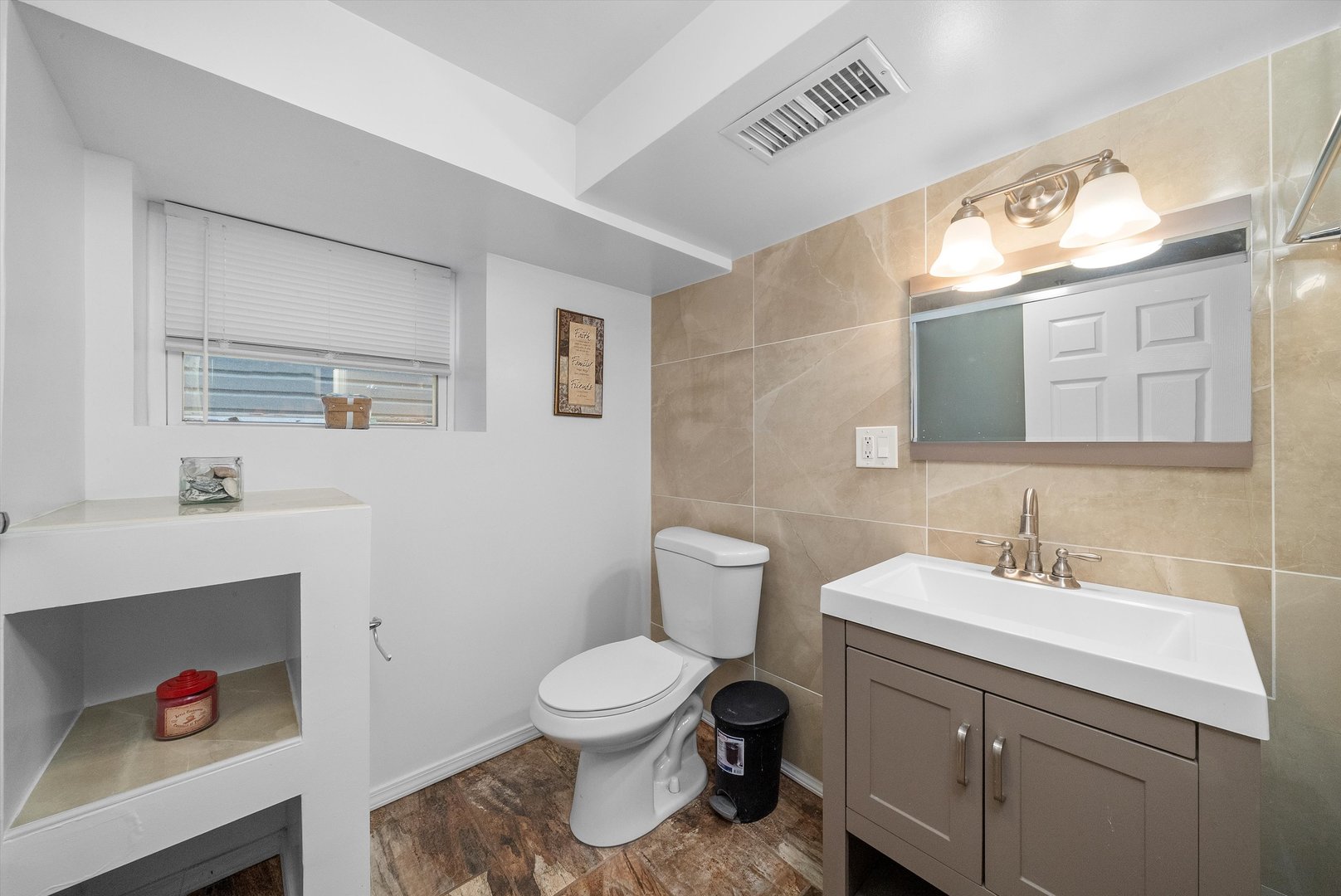 10445 S Bensley Avenue Property Photo 29