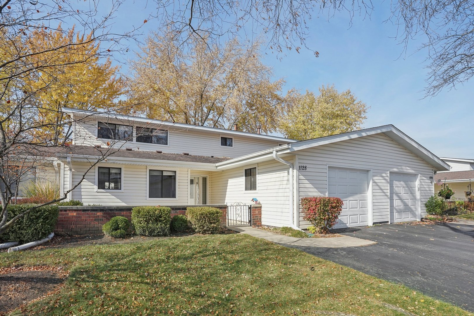 1128 Taunton Court Property Photo 1