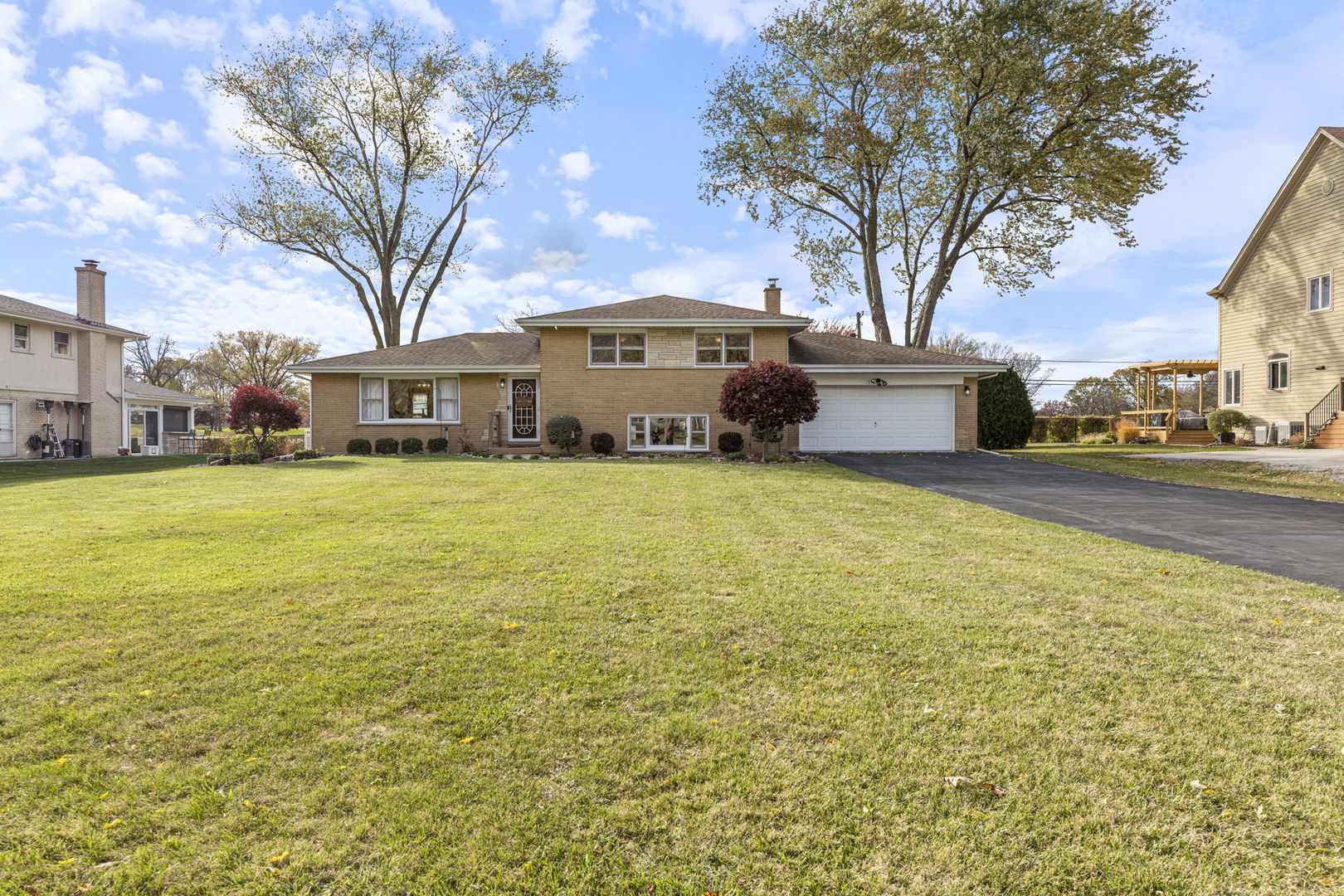 6n556 Fairway Lane Property Photo 1