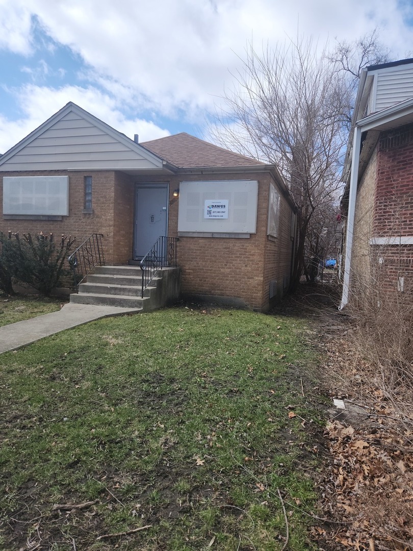 12412 S Stewart Avenue Property Photo 2