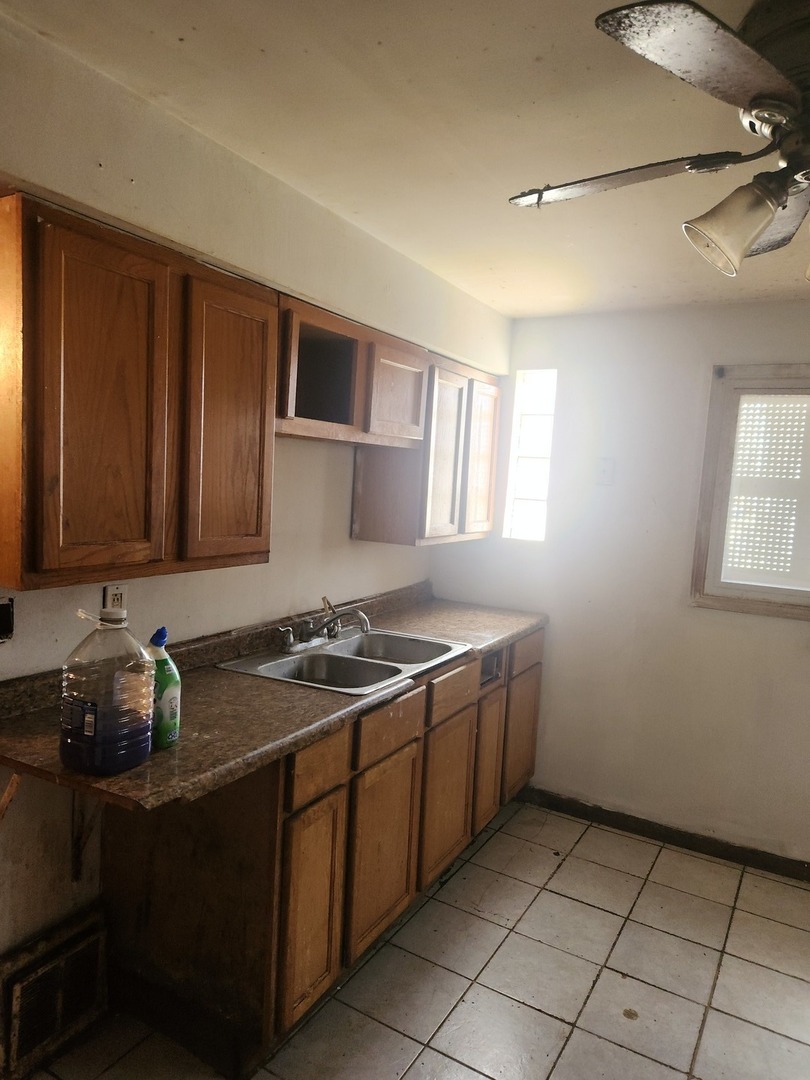 12412 S Stewart Avenue Property Photo 8