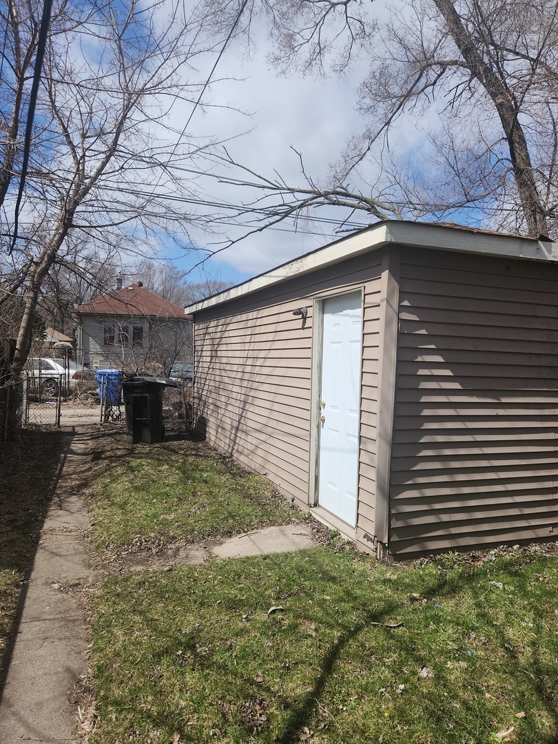 12412 S Stewart Avenue Property Photo 17