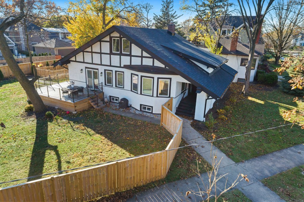 211 Lake Avenue Property Photo