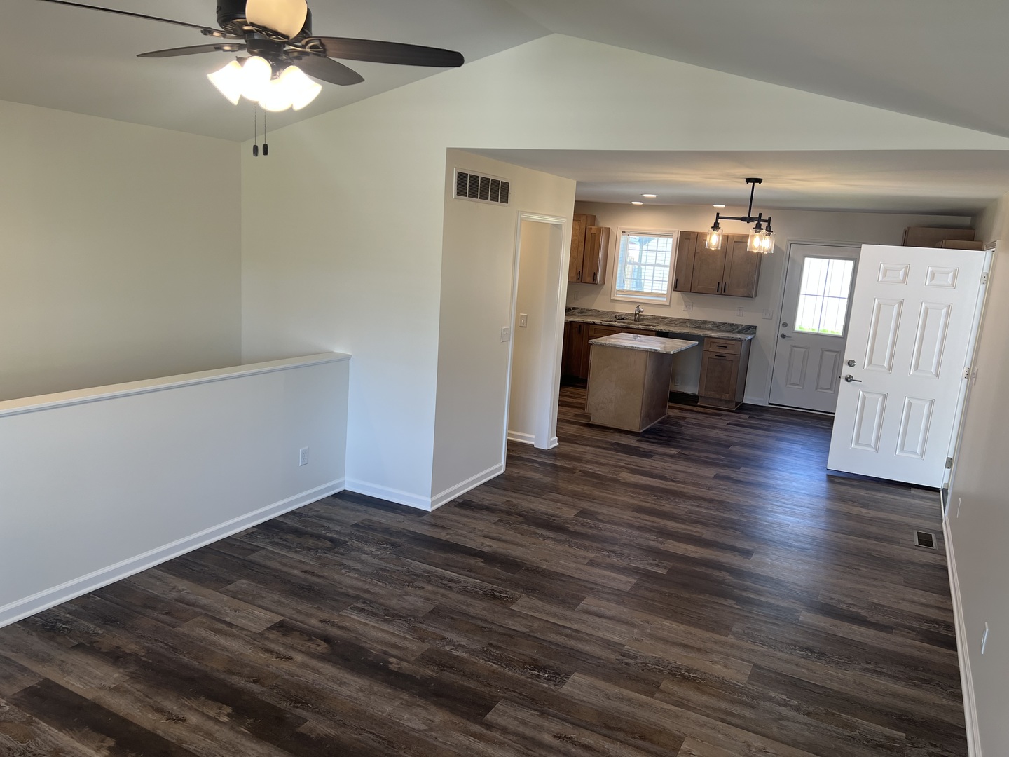615 Sinnissippi Street Property Photo 4
