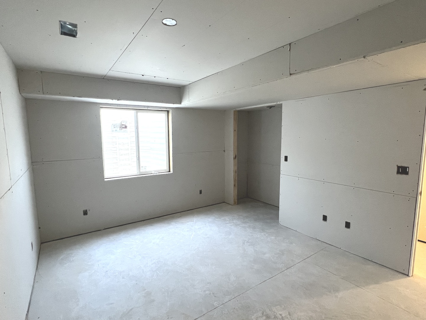 615 Sinnissippi Street Property Photo 16