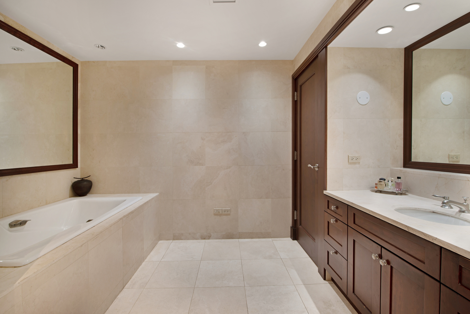 800 N Michigan Avenue 5901 Property Photo 27