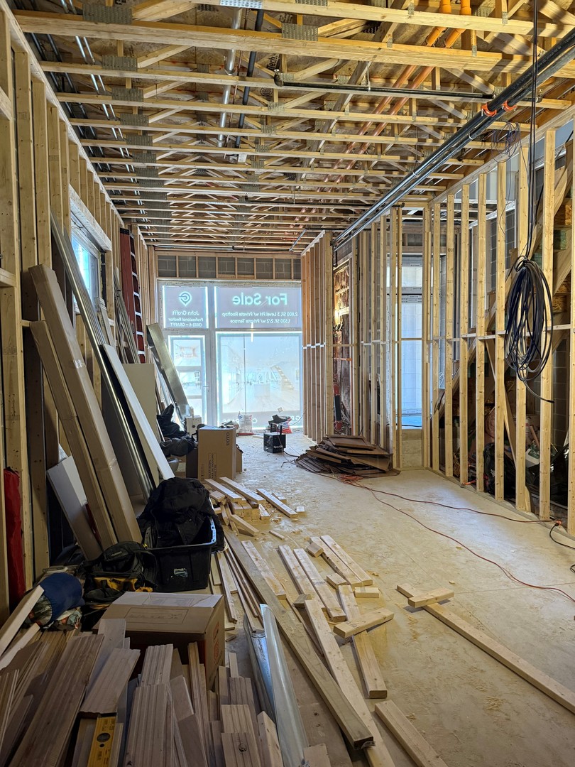2046 N Damen Avenue Property Photo 2