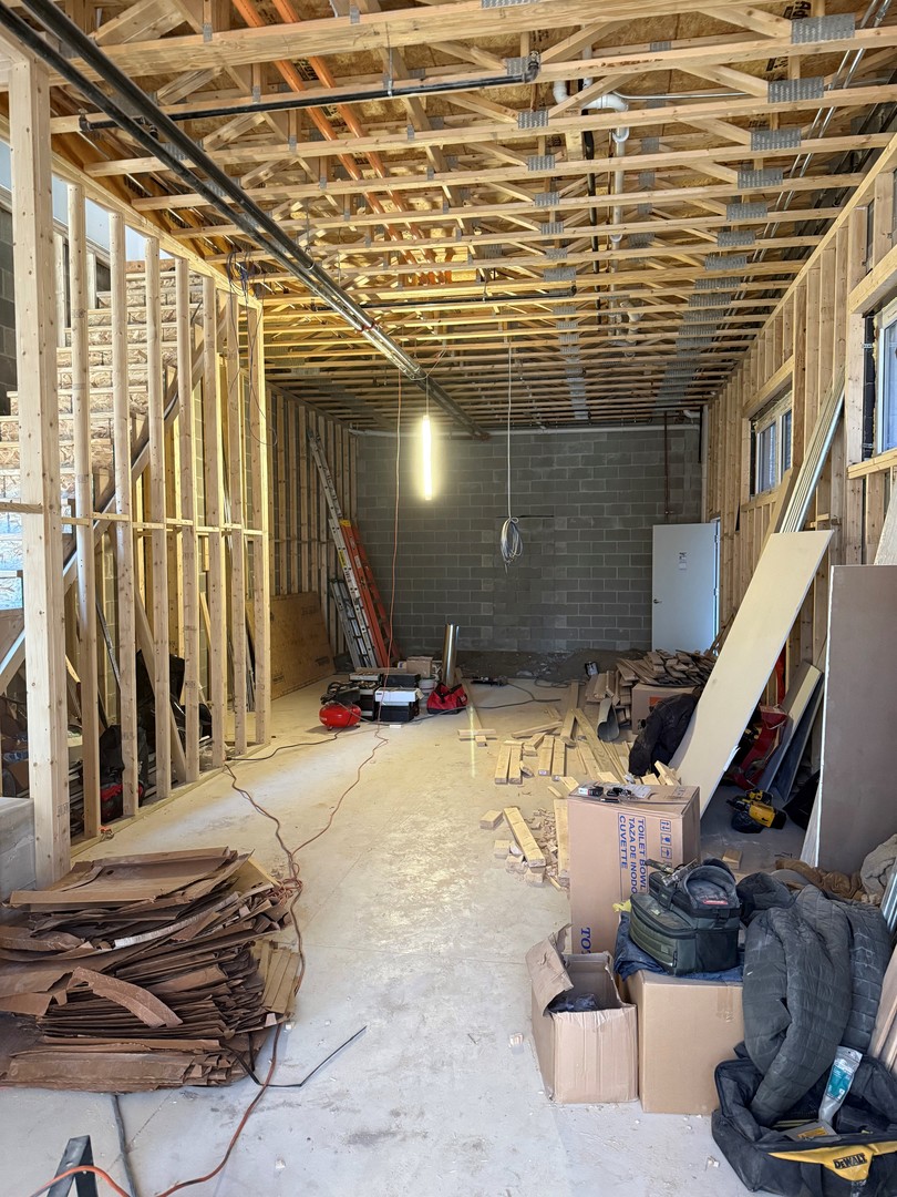 2046 N Damen Avenue Property Photo 3