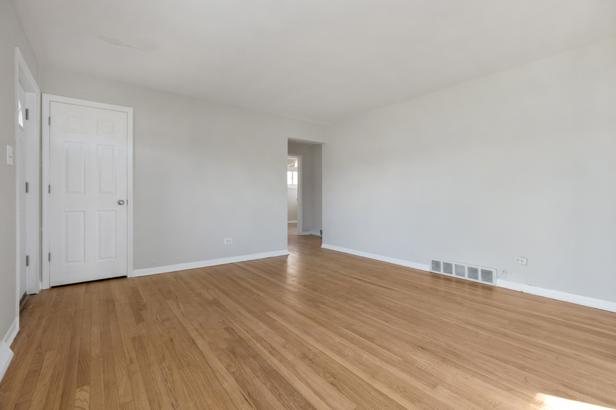 1367 Buffalo Avenue Property Photo 2