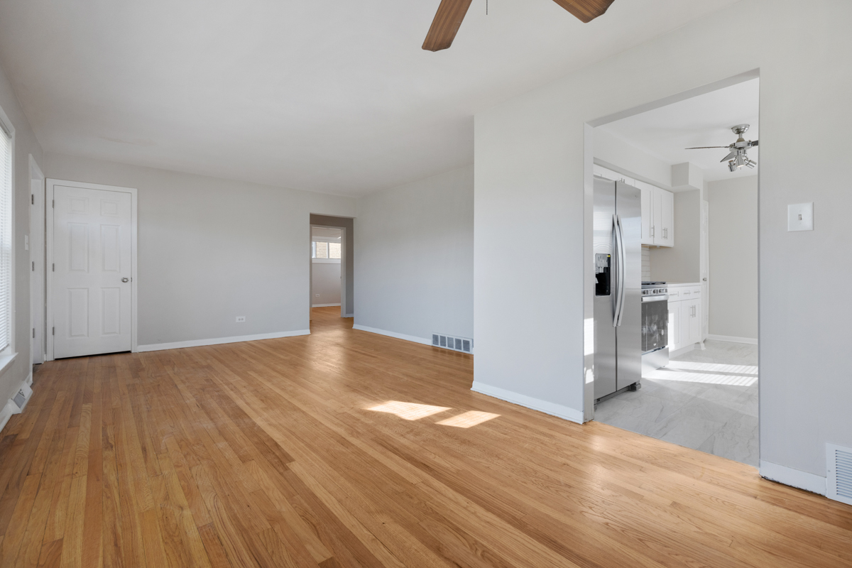 1367 Buffalo Avenue Property Photo 6