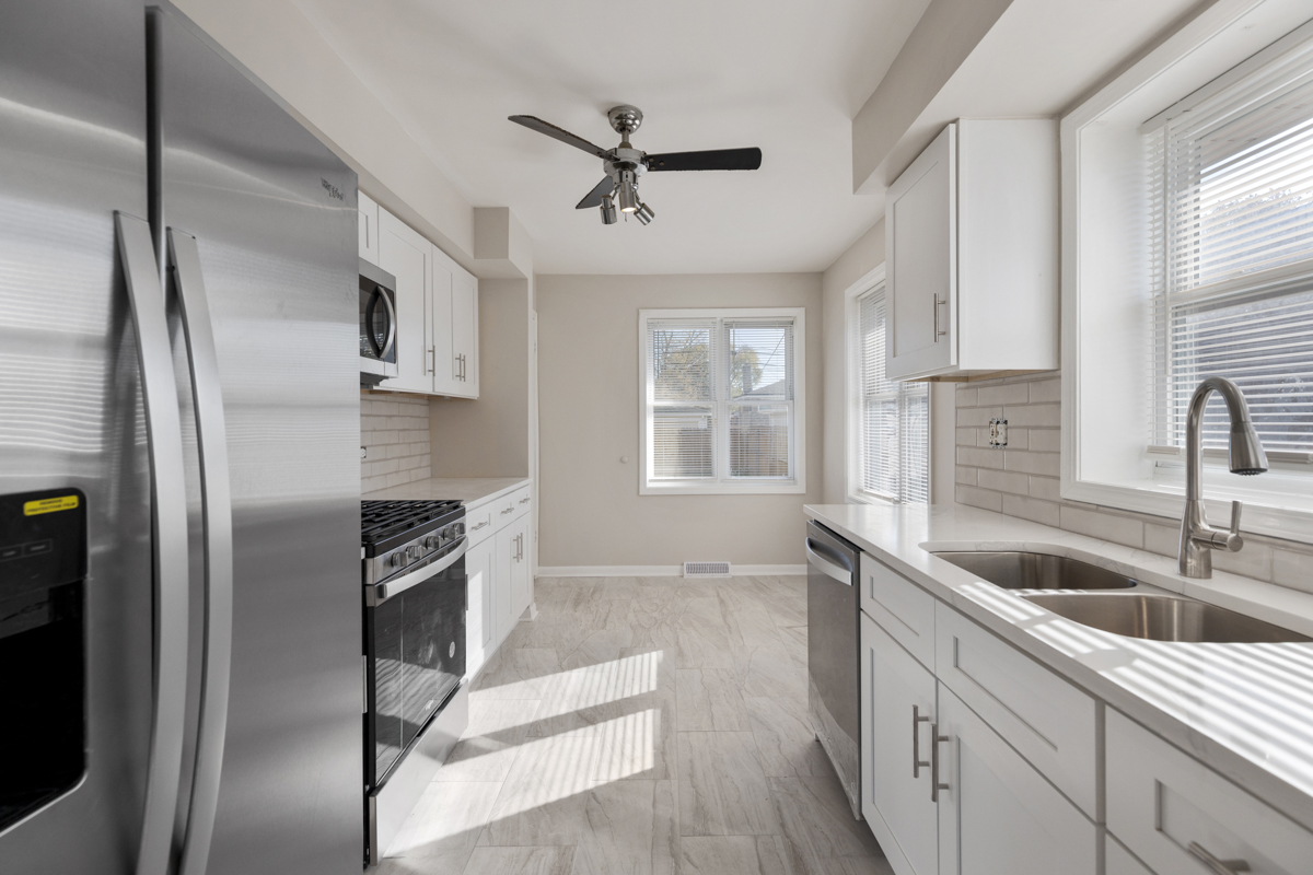 1367 Buffalo Avenue Property Photo 8