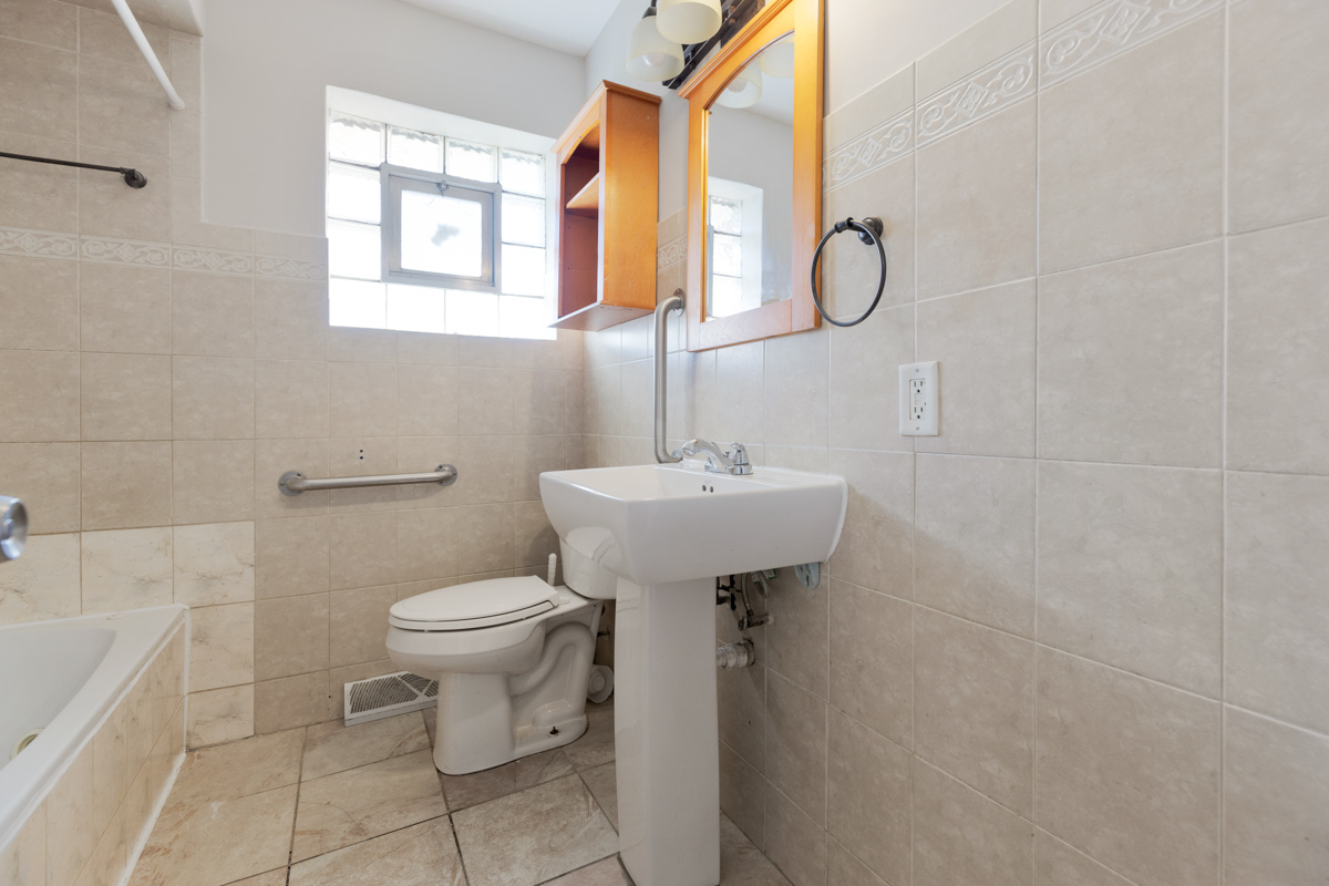 1367 Buffalo Avenue Property Photo 12