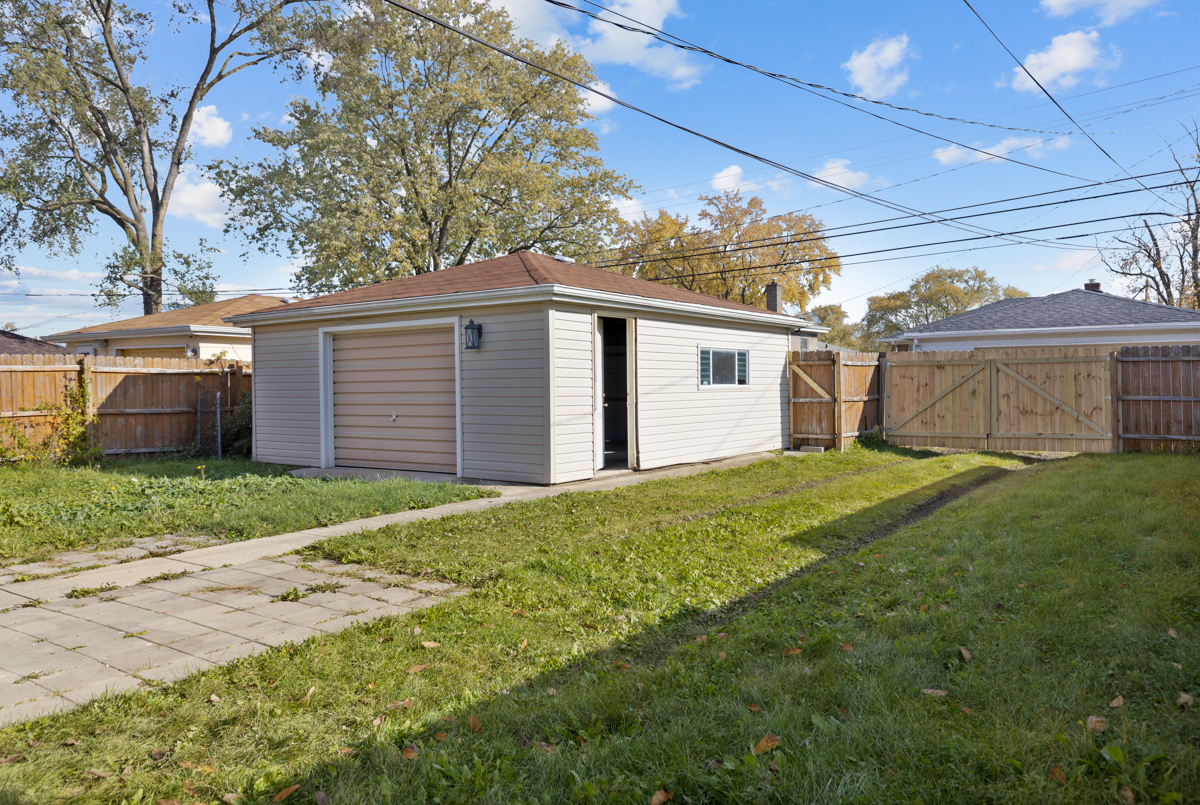 1367 Buffalo Avenue Property Photo 20