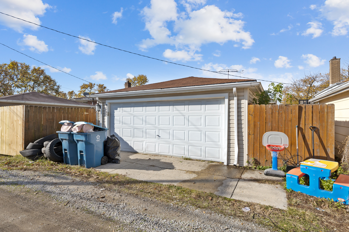 1367 Buffalo Avenue Property Photo 21