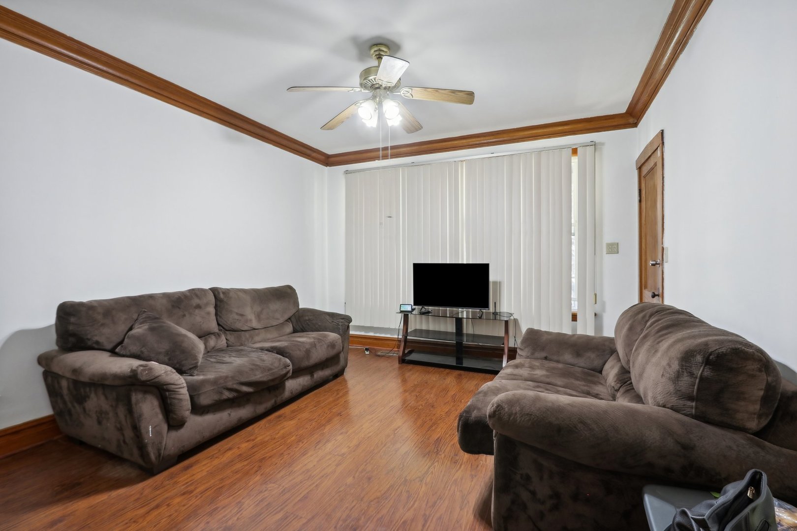 2435 N Lorel Avenue Property Photo 4