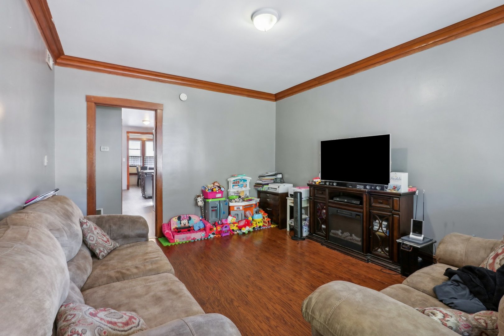 2435 N Lorel Avenue Property Photo 7