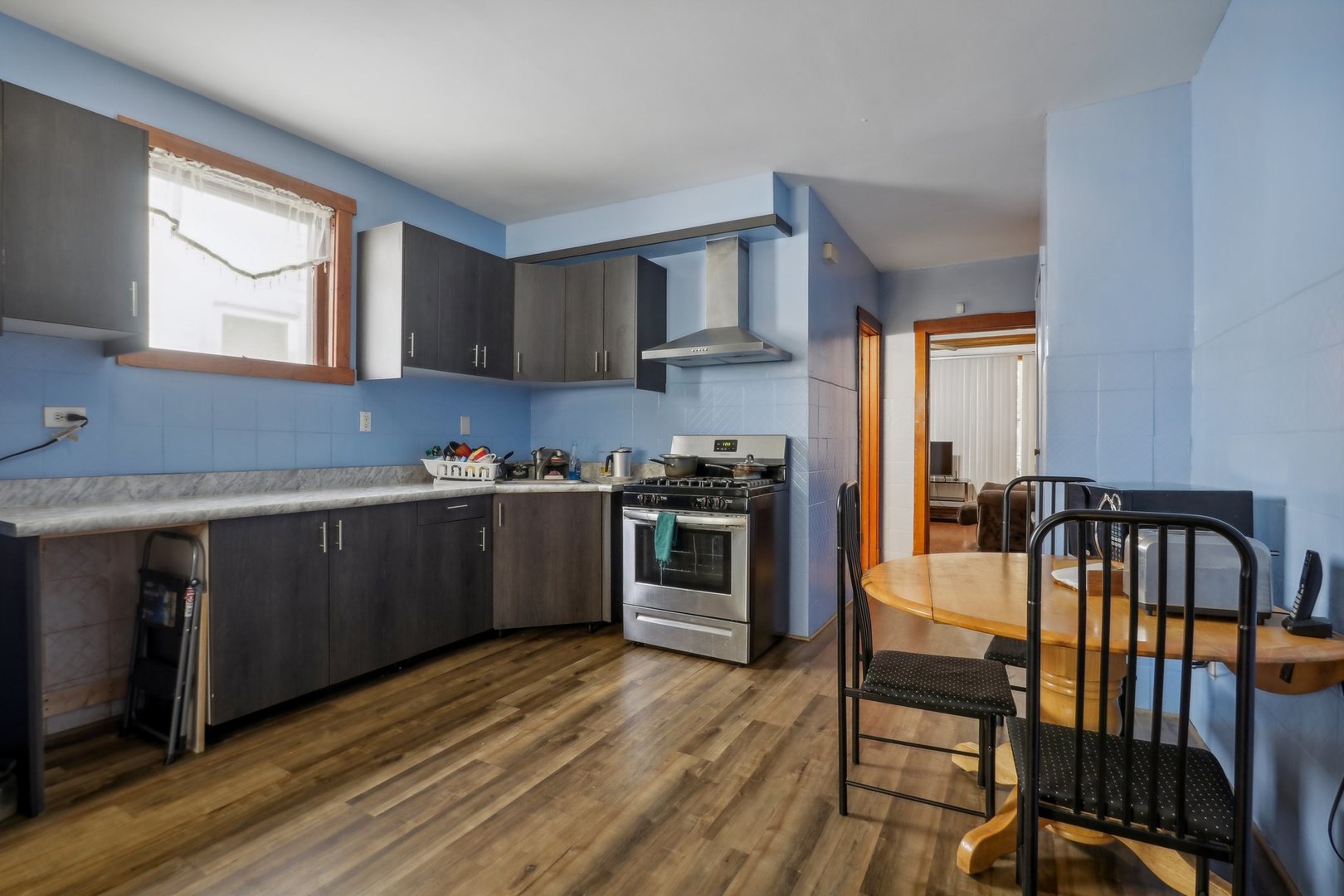 2435 N Lorel Avenue Property Photo 10