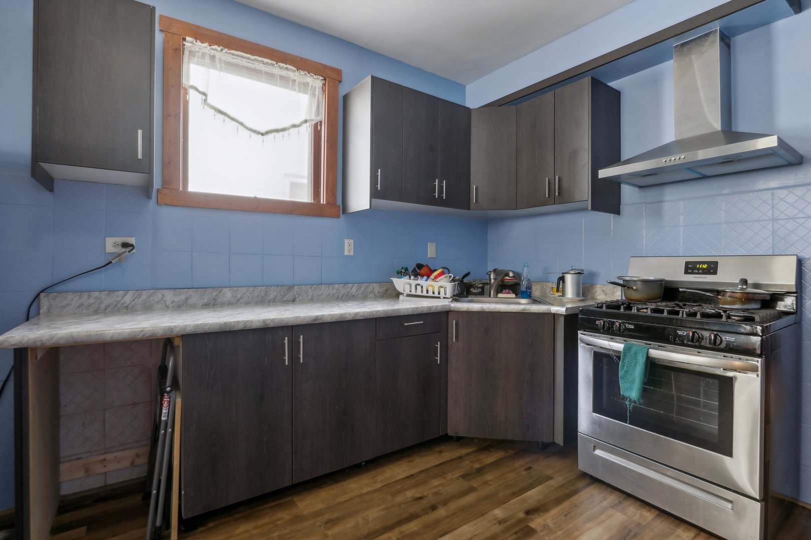 2435 N Lorel Avenue Property Photo 11