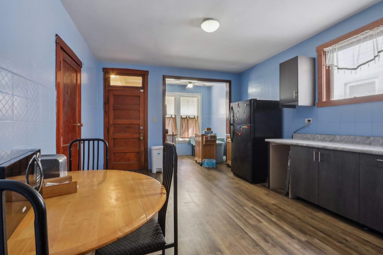 2435 N Lorel Avenue Property Photo 12