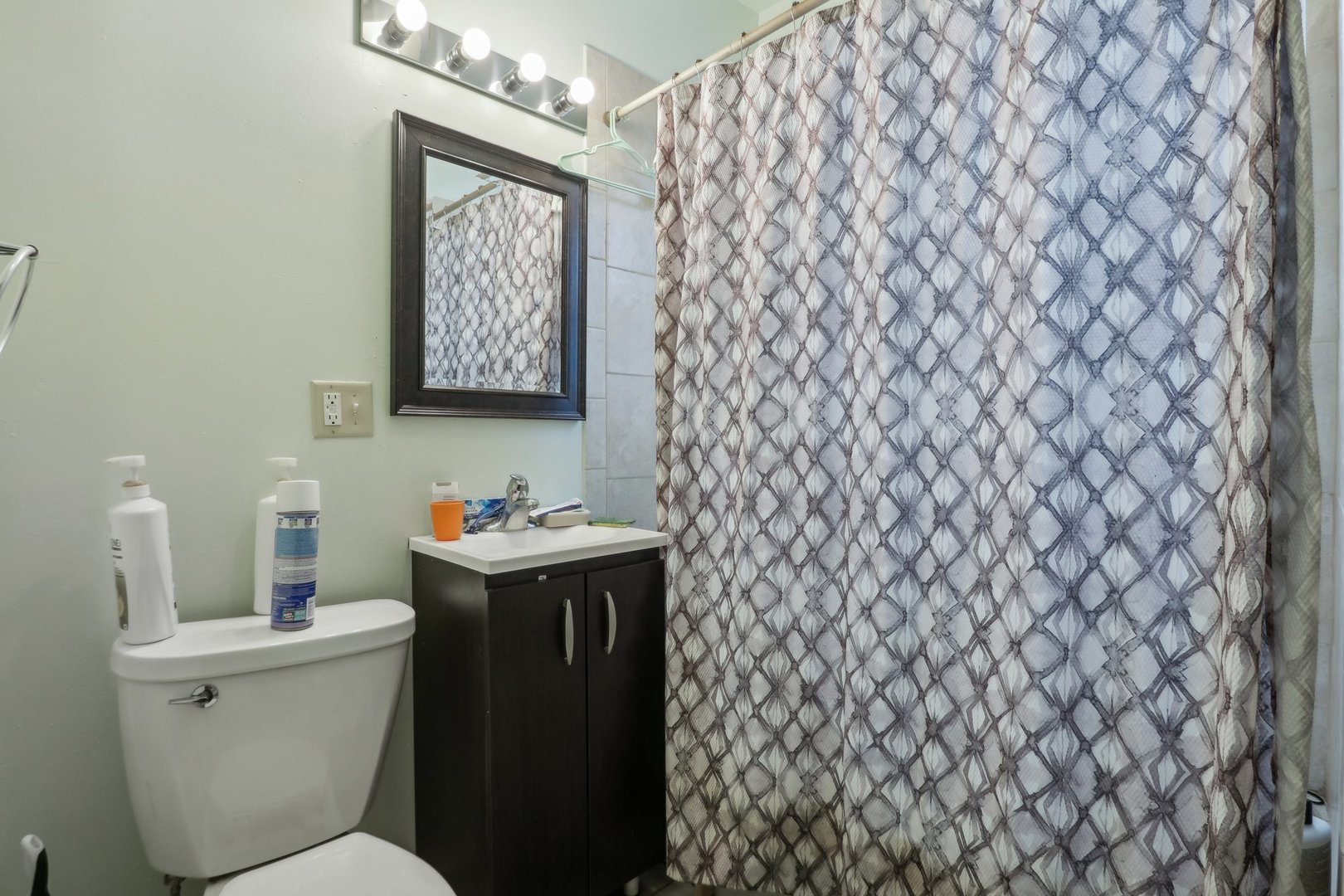 2435 N Lorel Avenue Property Photo 19