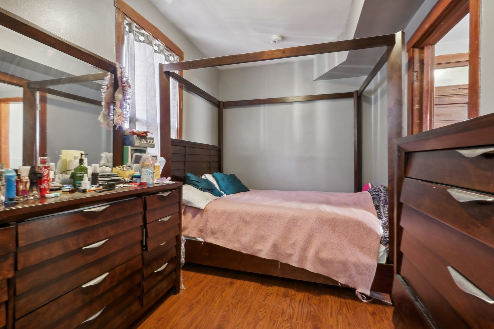 2435 N Lorel Avenue Property Photo 25