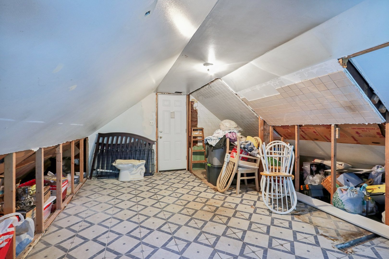 2435 N Lorel Avenue Property Photo 31