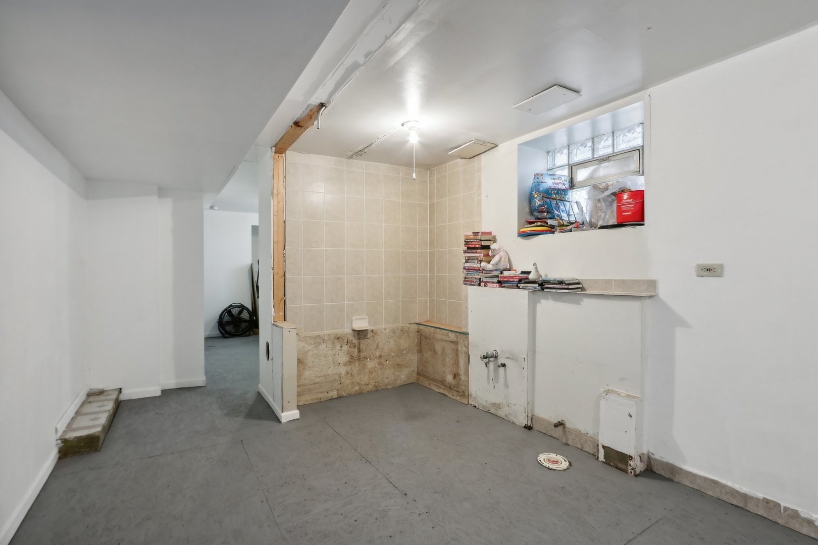 2435 N Lorel Avenue Property Photo 33
