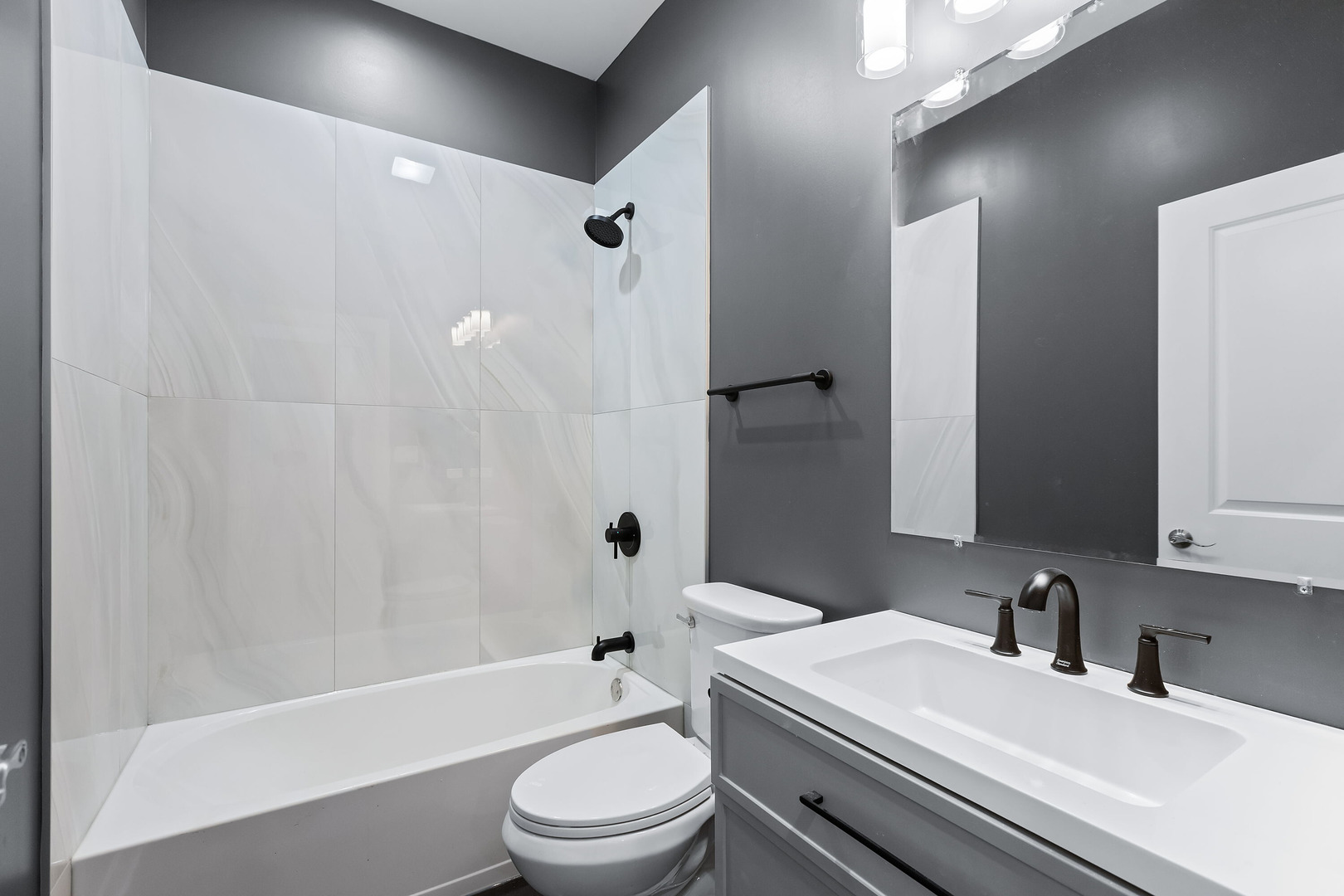 7237 S Emerald Avenue F2 Property Photo 6