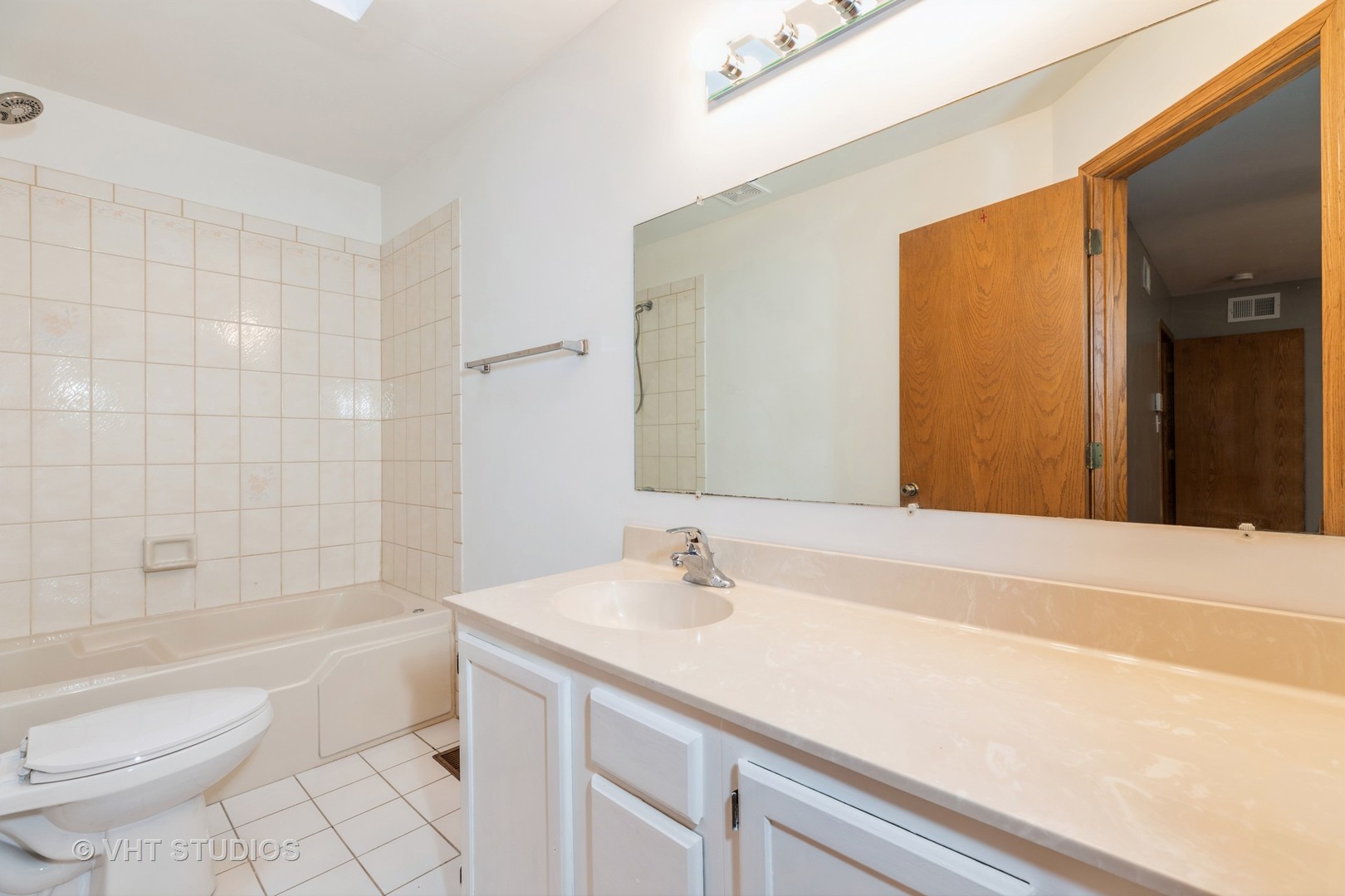 22704 Lawndale Avenue Property Photo 15