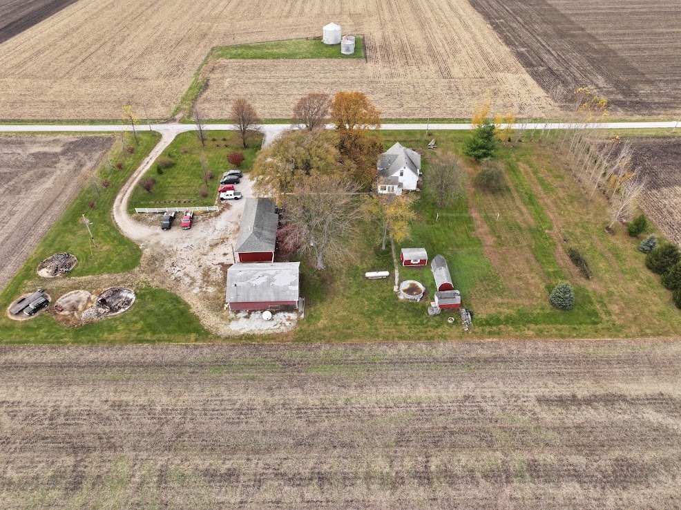 1031 N County Road 500 Property Photo 1