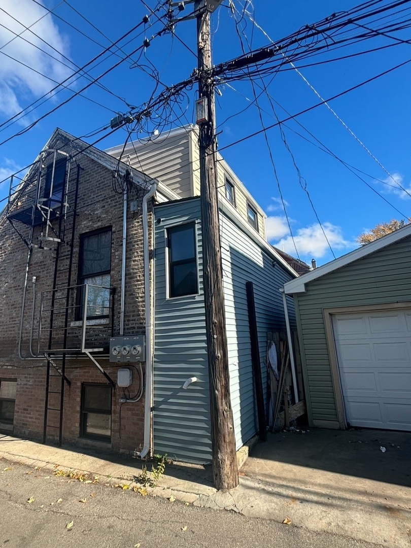 2230 S Sawyer Avenue Property Photo 9