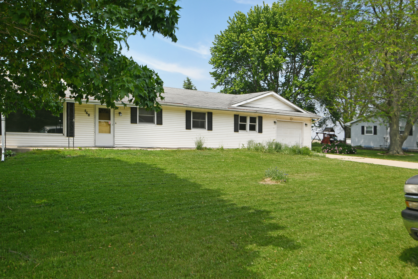 368 Nw Wisconsin Avenue Property Photo 1