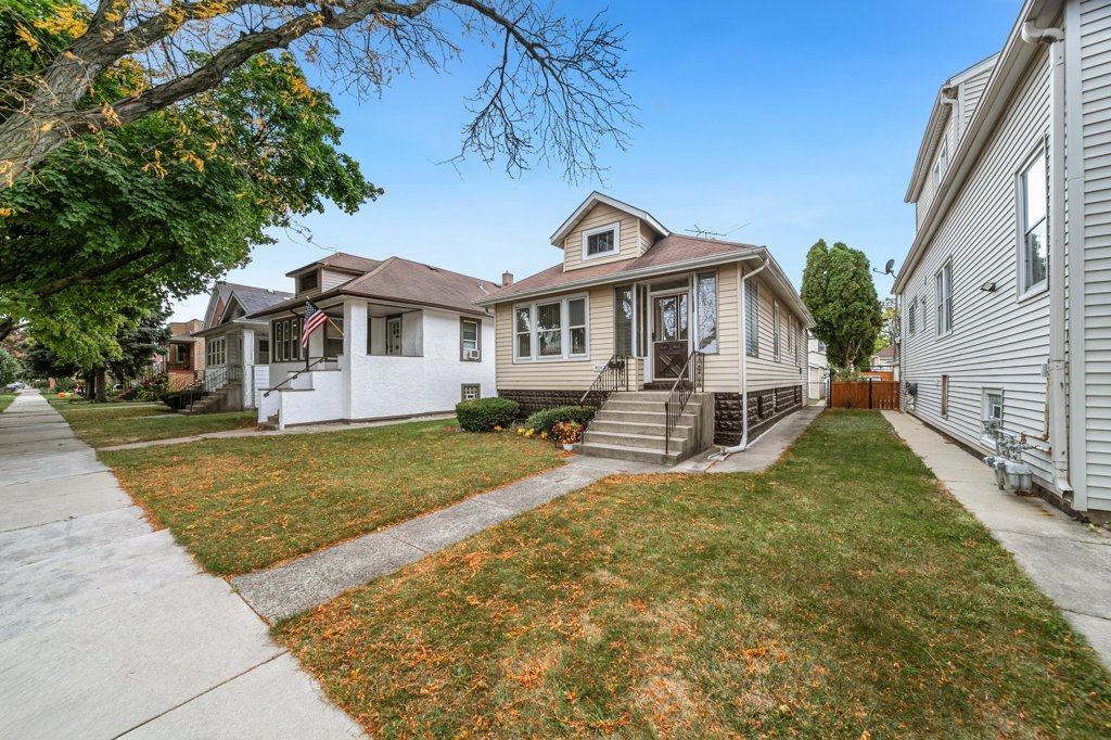 4042 N Meade Avenue Property Photo 1